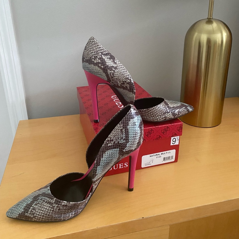 Guess snake print shoes brand new size 9.5